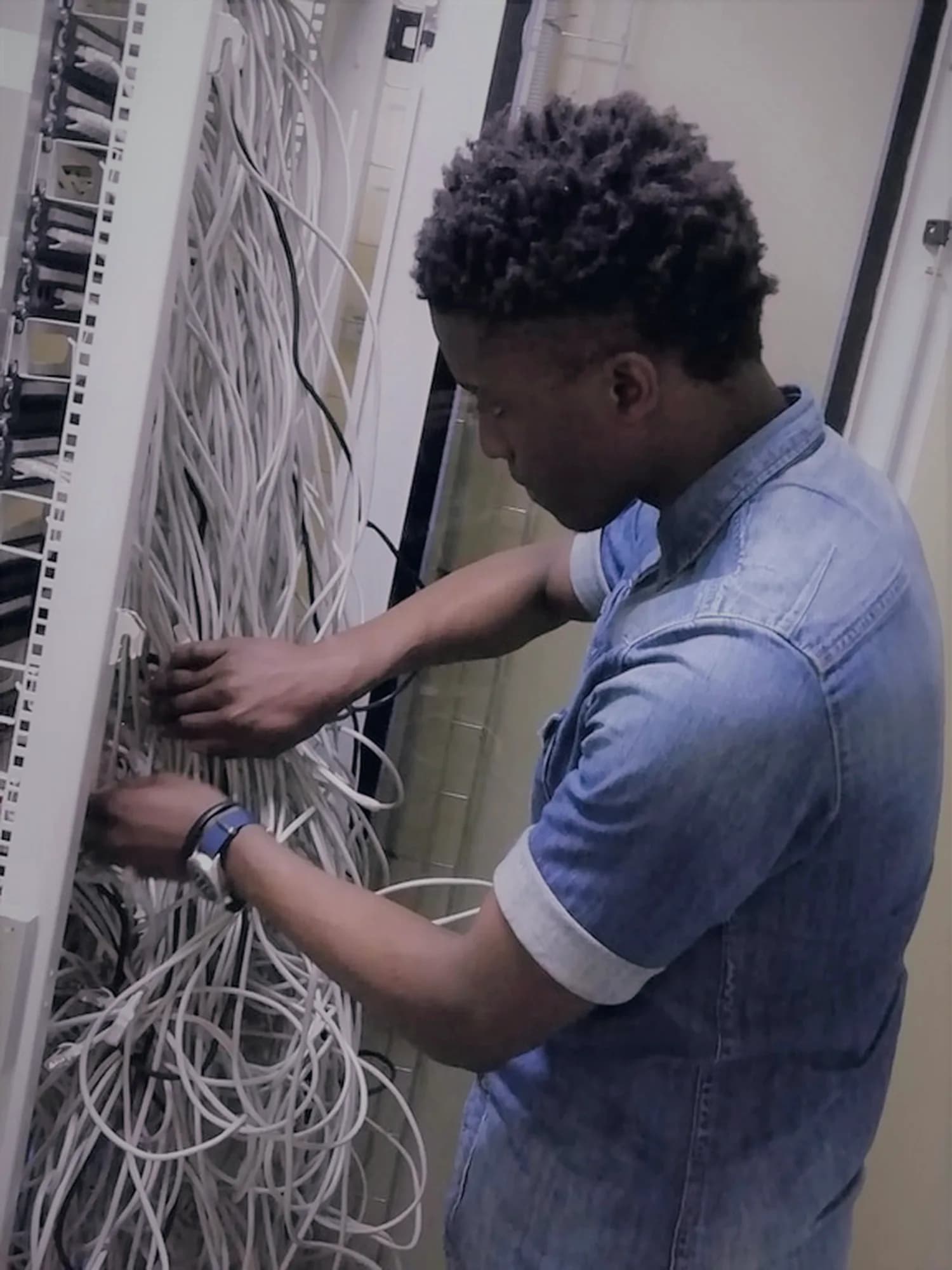 RyzenHosting engineer managing structured cabling